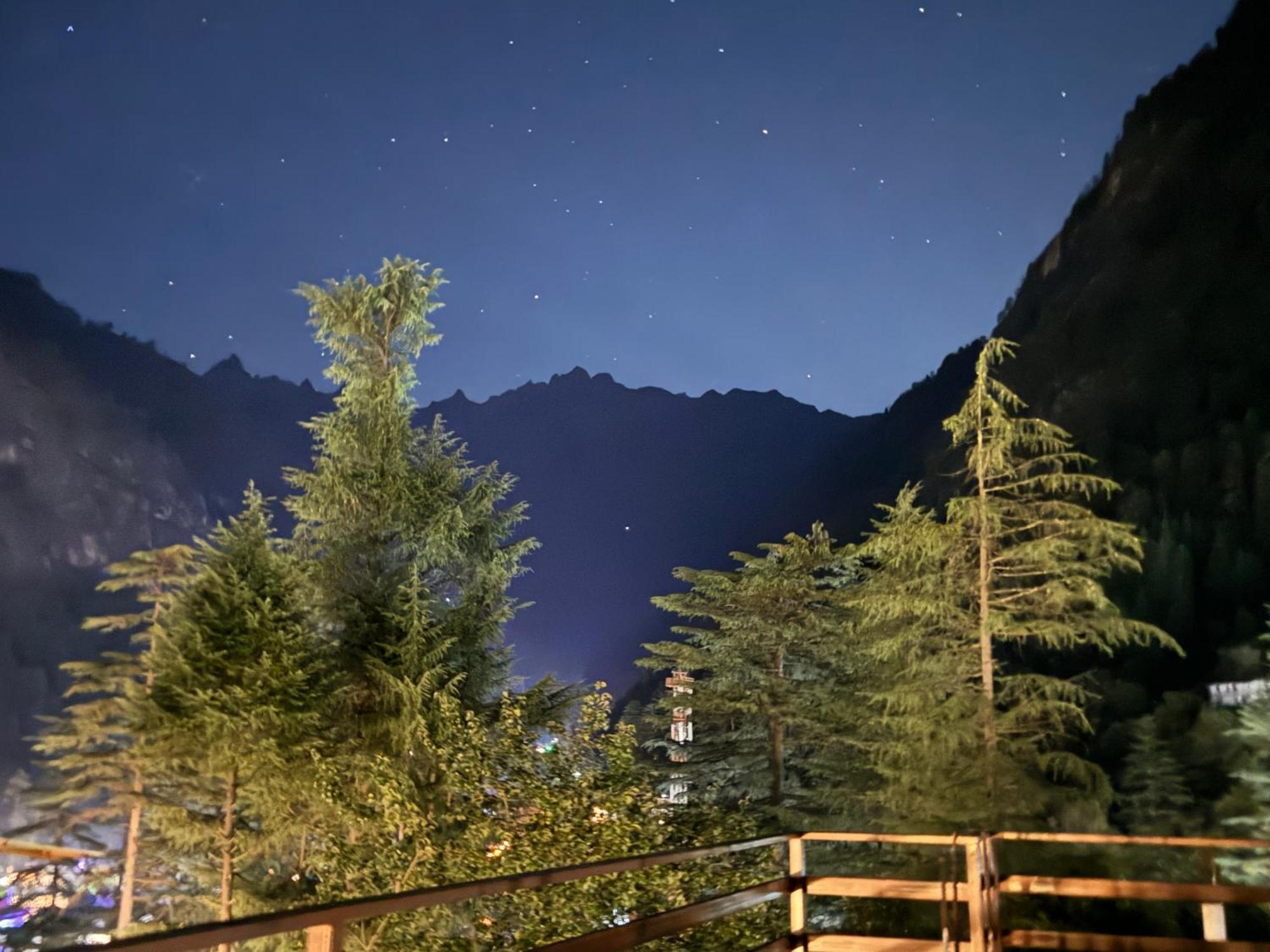 Delight Homestay Kasol Esterno foto