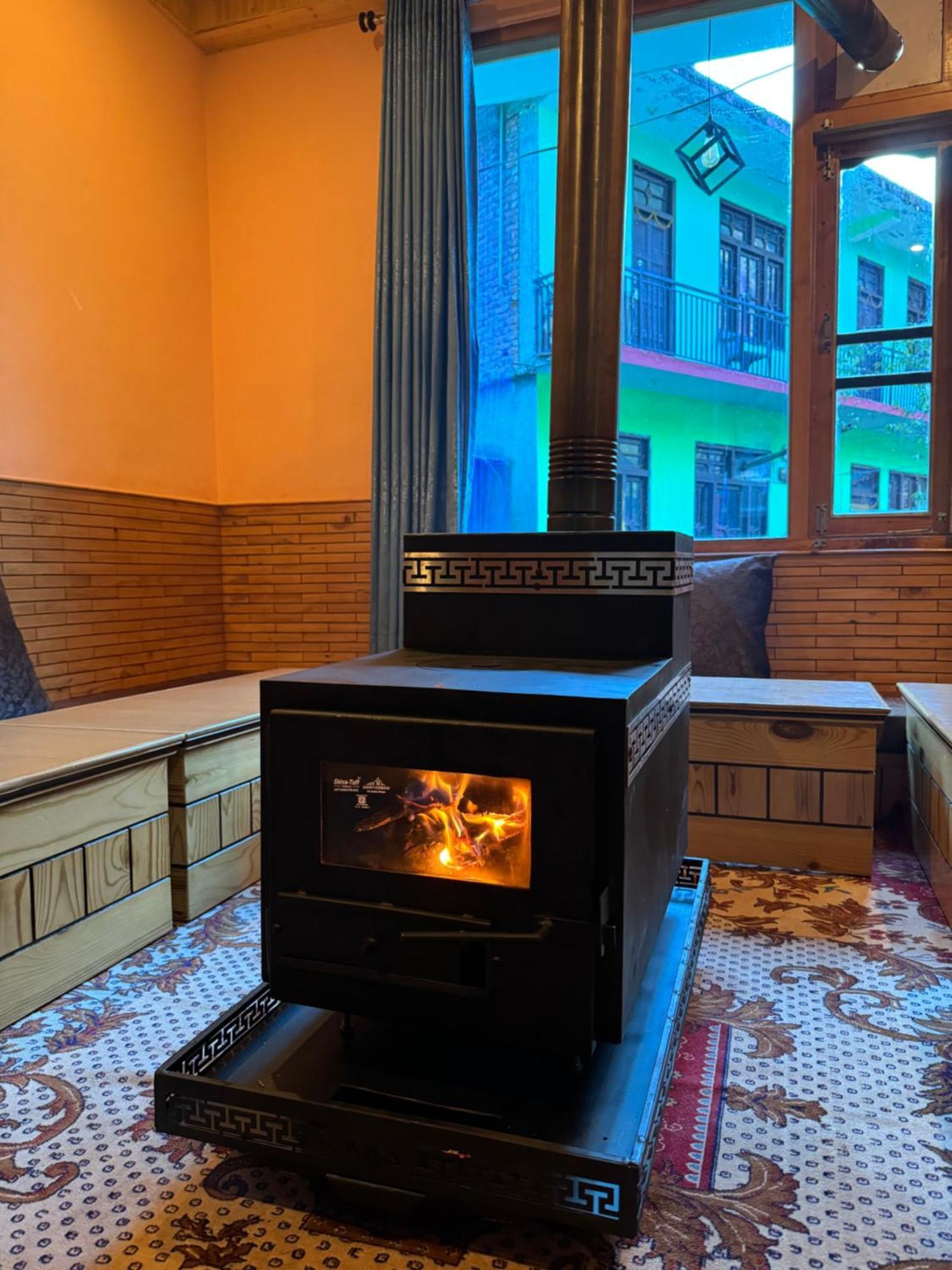 Delight Homestay Kasol Esterno foto