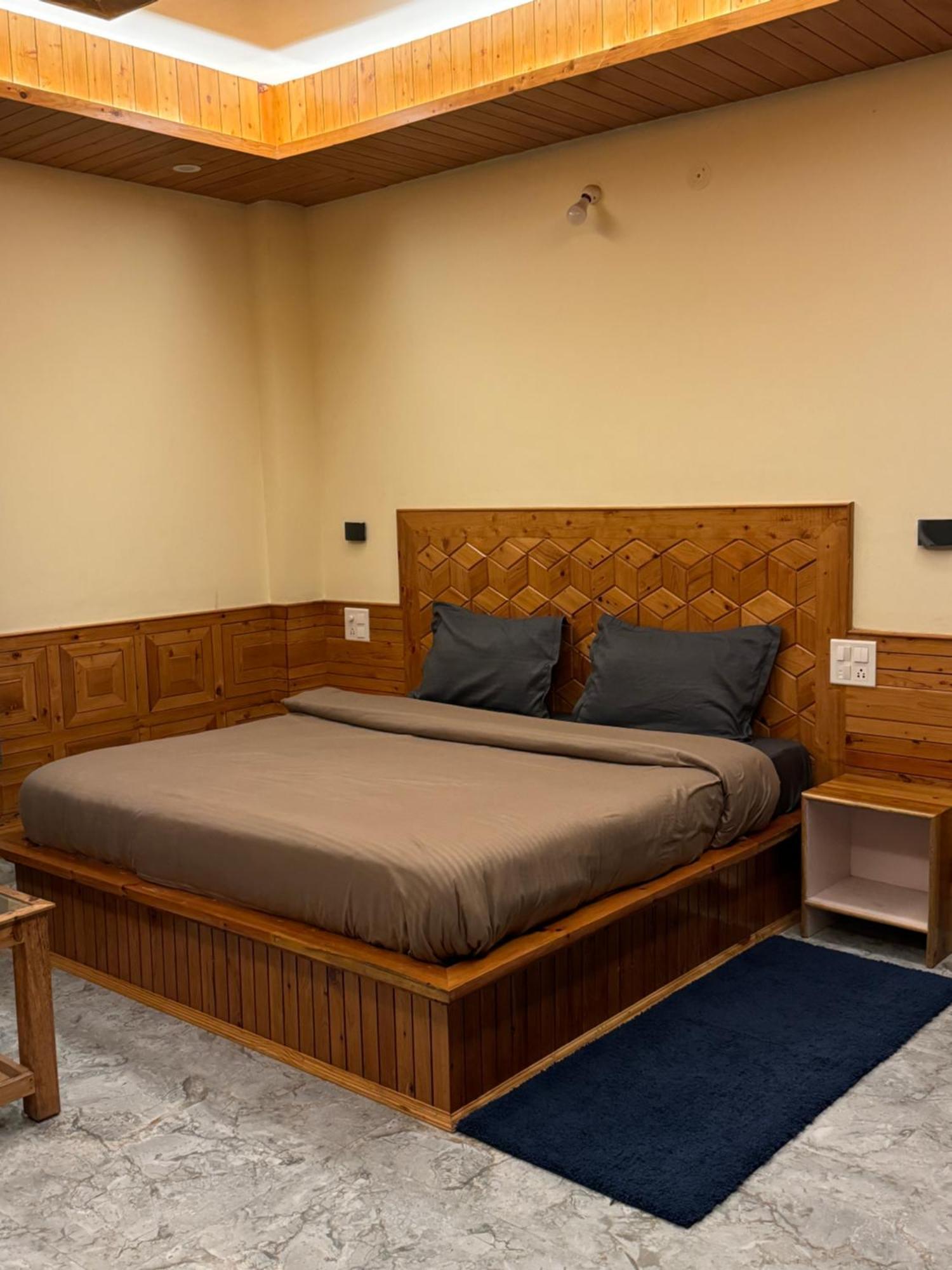 Delight Homestay Kasol Esterno foto