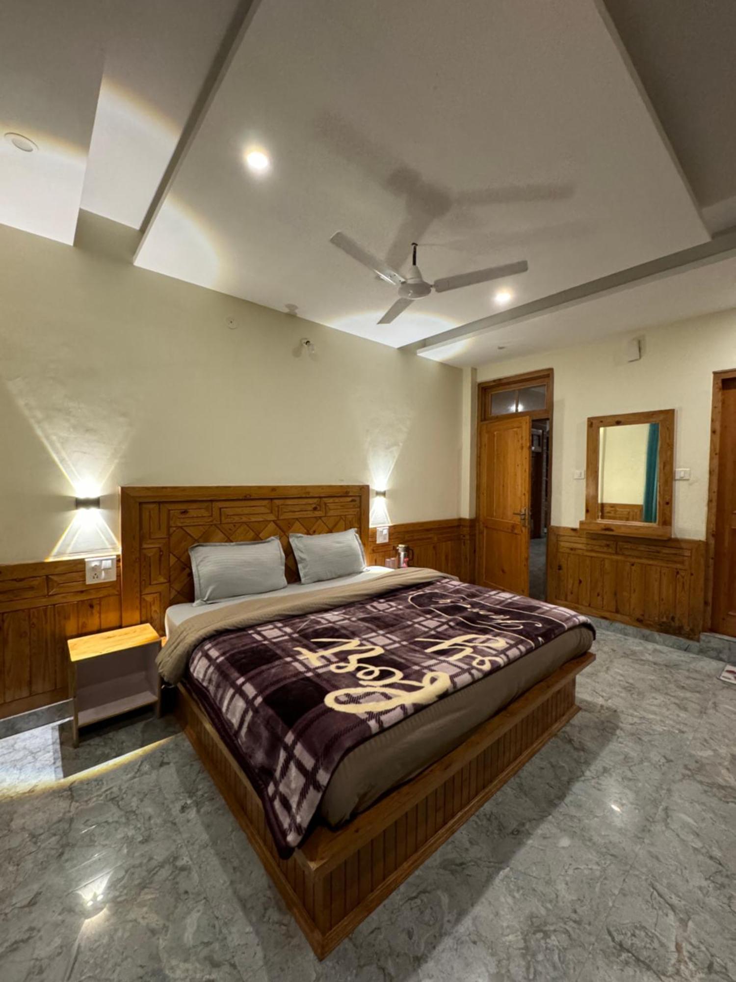Delight Homestay Kasol Esterno foto