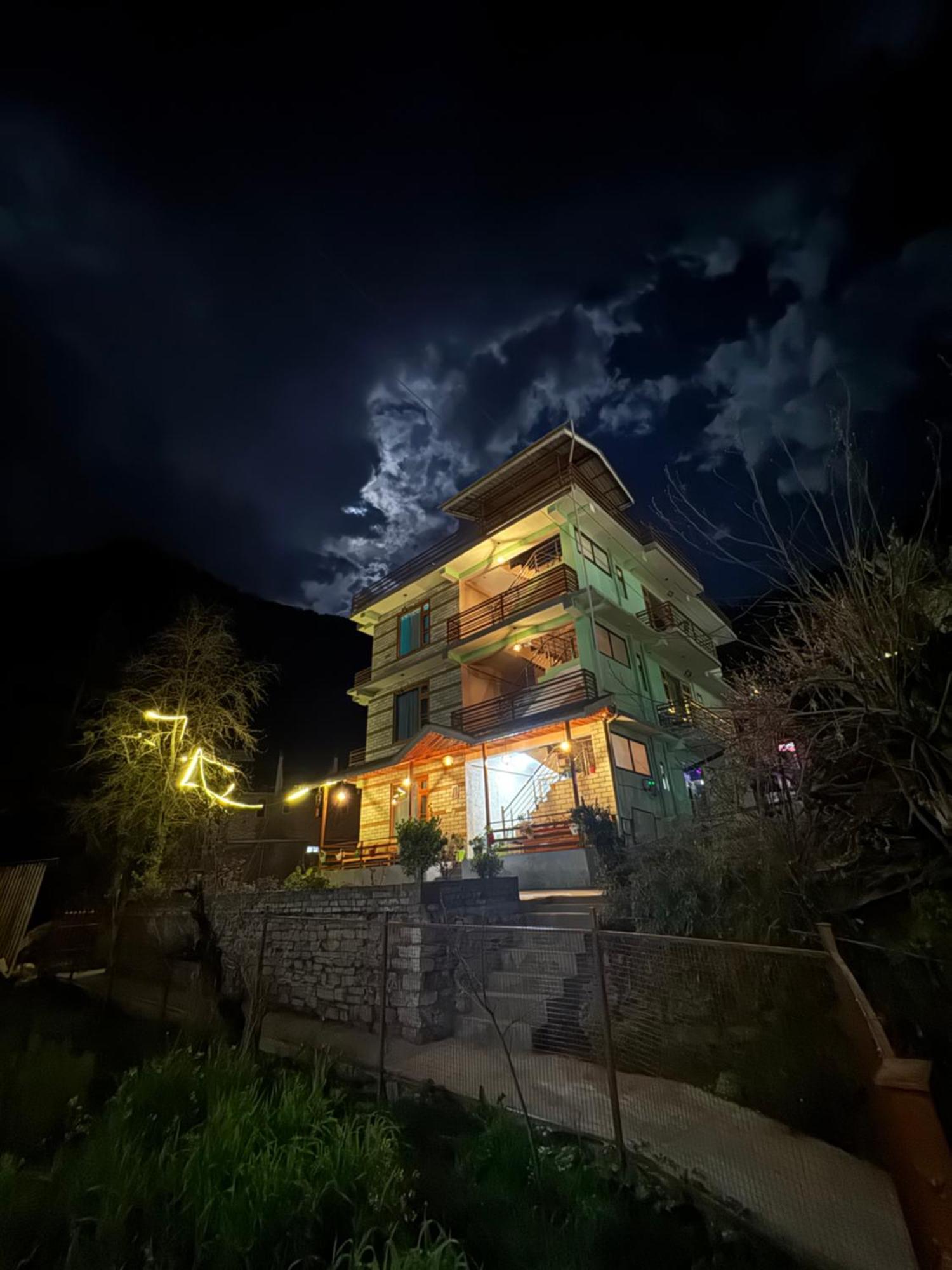 Delight Homestay Kasol Esterno foto